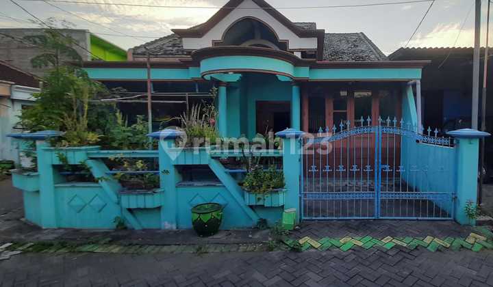 2-Story Spacious House on Jl Awikoen Madya Kebomas Gresik