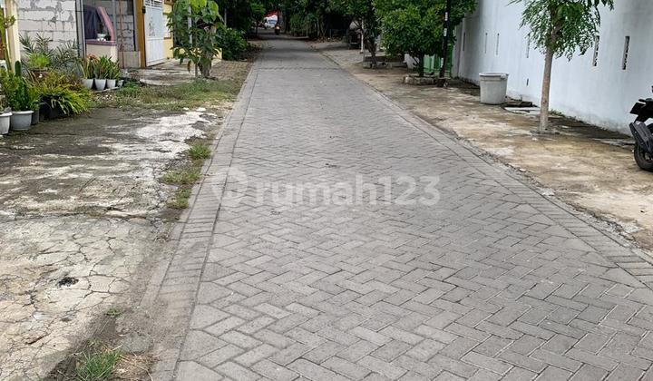 1-Story Semi-Furnished Grand Simphony House in Kebomas, Gresik 2