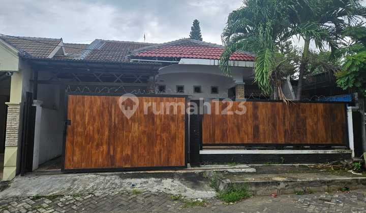 Strategic 2-Story House in GKB Manyar Gresik Strategic 2-Story House in GKB Manyar Gresik