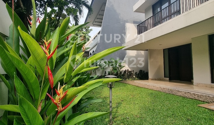 Pondok Indah Unfurnished 4 Beftooms Near Mall