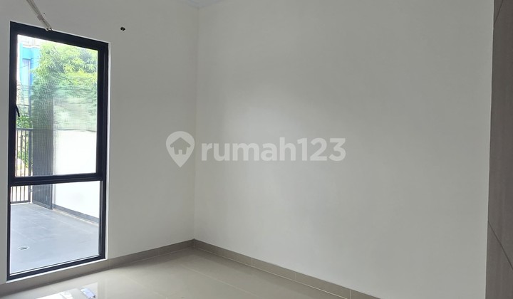 New House for Sale in DKI Meruya Selatan, West Jakarta 2