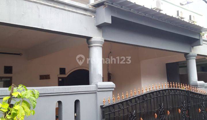 Rumah 2 Lantai Sudah Renovasi di Meruya Ilir, Jakarta Barat 1