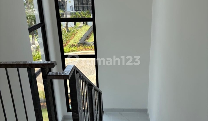 Disewakan Rumah Pik2 Hoek Termurah View Danau 2