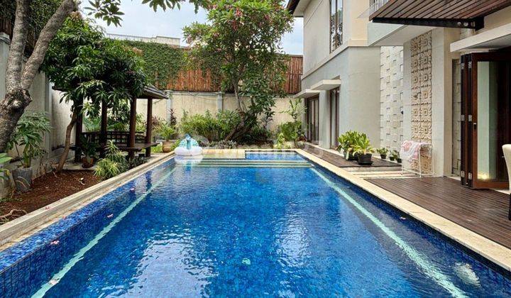 Rumah 3 Lantai Semi Furnished Townhouse Private Pool 2