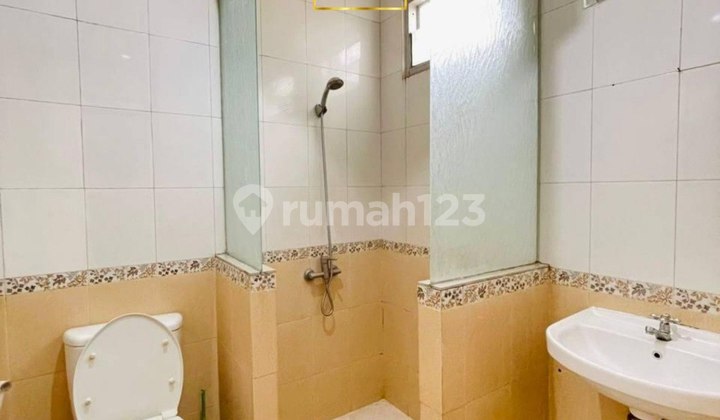 Karet Kuningan 3.5-Story Boarding House with 33 Rooms Full Occupancy in Golden Triangle Area Near Sudirman 2