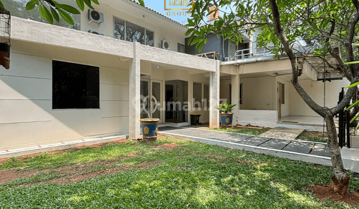 Rumah Cantik 2 Lantai Kebayoran Baru, Taman Luas Dekat Area Senayan 2