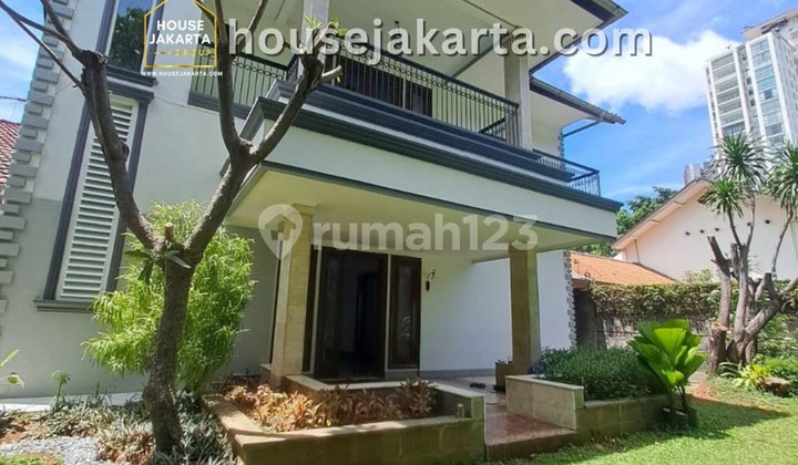 Rumah 2 Lantai Dharmawangsa Kebayoran Baru Prime Area . Swimming Pool & Taman 2