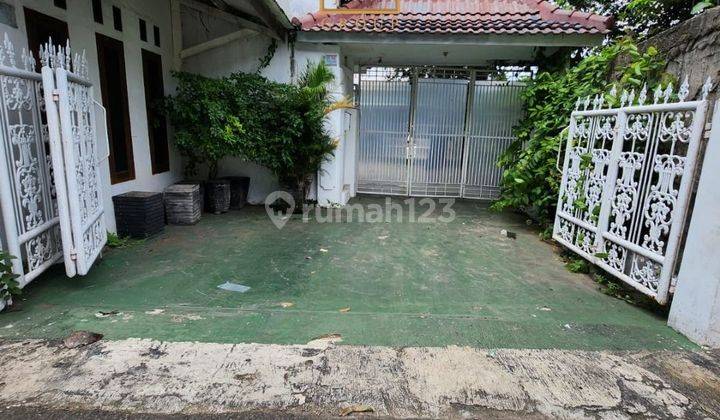 Ciracas Jakarta Timur, Rumah 2 Lantai Siap Huni, Taman, Parkir Luas 2