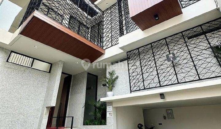 Luxury House Daerah Kemang. Lokasi Elite, Tenang Dan Nyaman 1