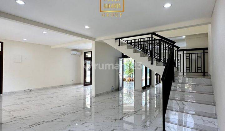 Modern Tropical House Menteng 2 Lantai Murah, Taman Pool, Elite 1