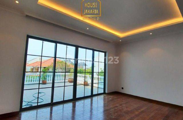 Luxurious Classic House Cipete Cilandak 3 Lantai + Rooftop, 2