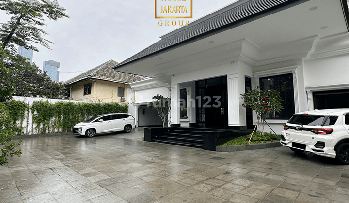 Menteng Mewah 2 Lantai + Rooftop, High Spec, Taman Dan Pool 2