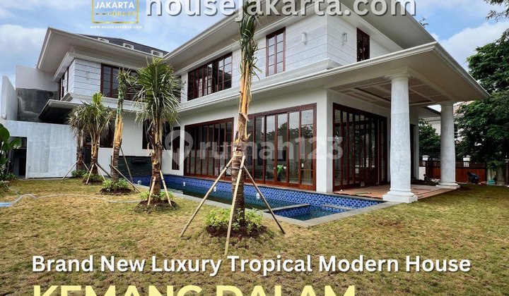 Rumah Kemang Dalam Luxury Tropical Modern . S Pool . Lift . Spacious Backyard . Fully Furnished