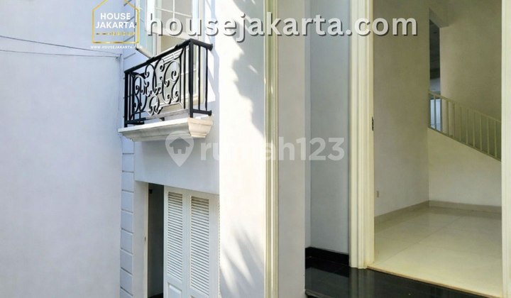 Rumah Gaharu Elite Cipete 3,5 Lantai . Lingkungan Tenang 2