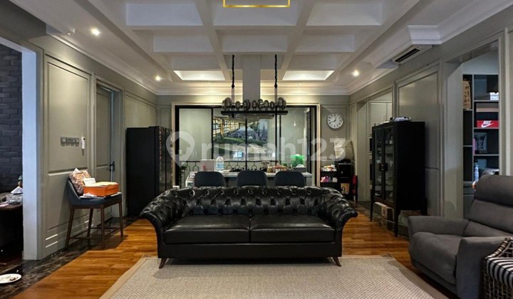 Selong Area Rumah 3 Lantai + Rooftop American Classic Hadap Selatan 2