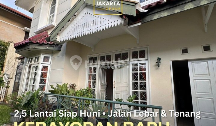 Kebayoran Baru 2.5-Story Semi-Classic House Near Senopati