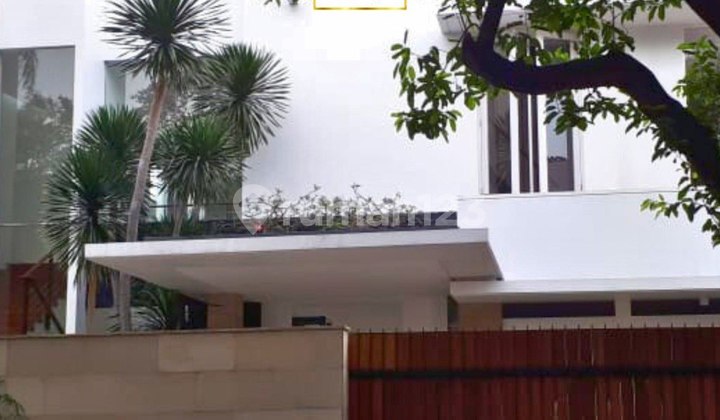 Selong Kebayoran Baru area Senopati Rumah Cantik 2,5 Lantai Dekat SCBD 2