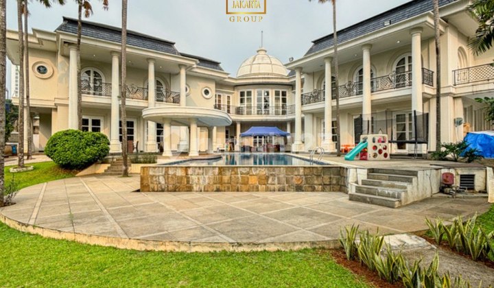 CILANDAK Luxurious Mansion with Classical Architect, Large Garden Pool