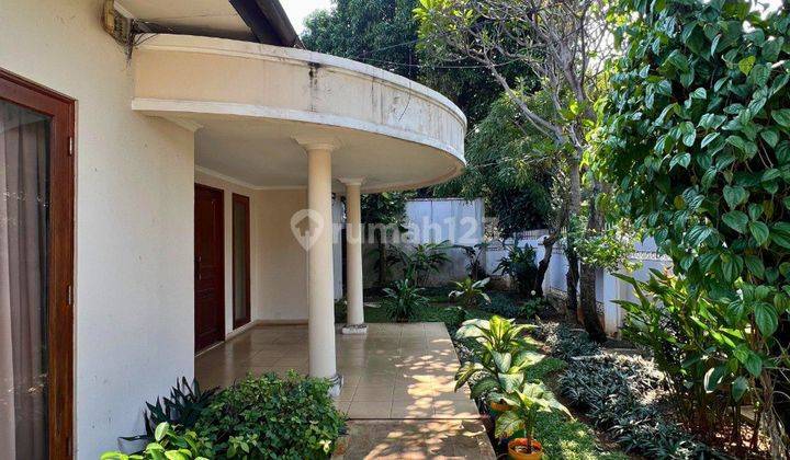 Rumah 1 Lantai Ada Private Pool, Taman Luas Dekat Kemang Raya 2