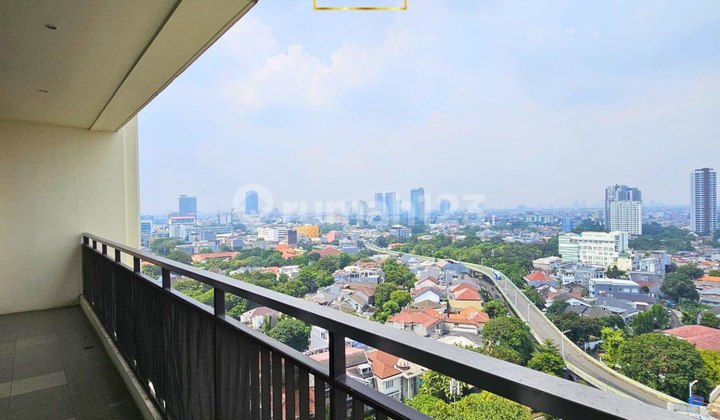 Pakubuwono Signature 4 BR Semi Furnished City View Private Lift 2