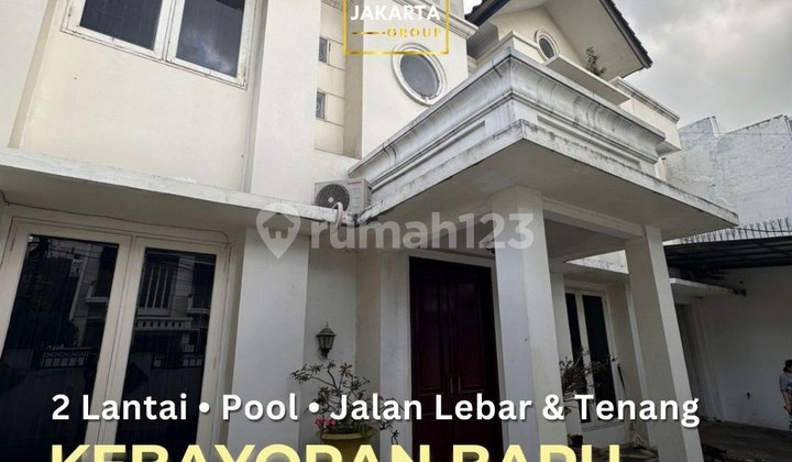 Kebayoran Baru 2-Story House Row Wide Road Private Pool