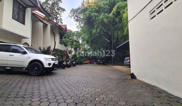 7 Townhouse Kemang Dalam 1 Komplek. Kondisi Tersewa, Taman Luas Pool 2