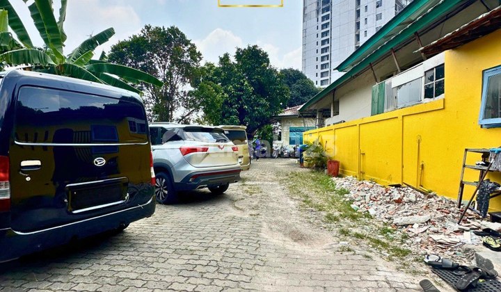 Ragunan Land Near Main Road Suitable for Business, Office, Restaurant, or Townhouse Ragunan Land Near Main Road Suitable for Business, Office, Restaurant, or Townhouse