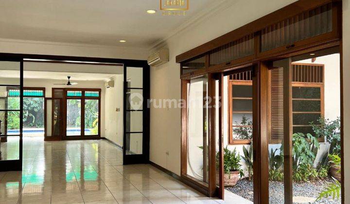 Kemang Rumah Cantik 2 Lantai, Taman Luas, Pool, Area Rindang, Tenang 2