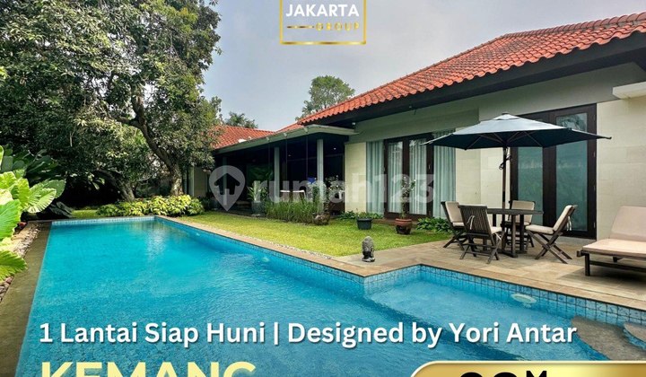 Kemang One-Story House with Swimming Pool & Spacious Yard Kemang One-Story House with Swimming Pool & Spacious Yard