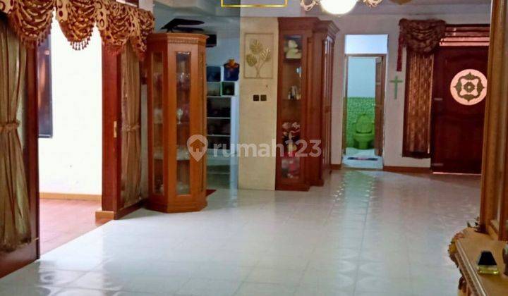 Pondok Indah Termurah Dijual dibawah njop Hook 2 Lantai Depan Taman