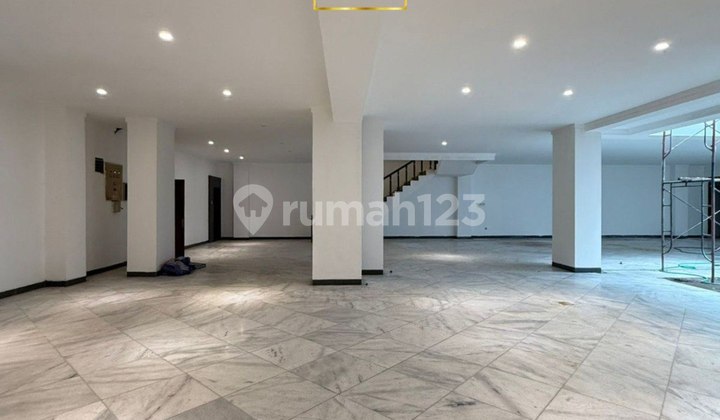 Menteng Commercial 8 Floors Premium Location Suitable for Office or Restaurant 2