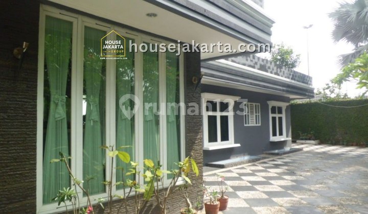 Rumah Kemang 1 Lantai Siap Huni, Private Pool Carport Luas 10 Mobil 2