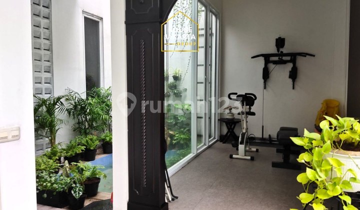 Menteng Rumah Mewah 2 Lantai Elite, Tanah Persegi Taman & Private Pool 2