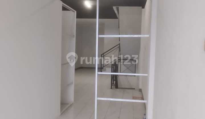Shop for Rent South Jakarta 3 floors 225m²... Suitable for Office Clinic... 225 million (negotiable) 2