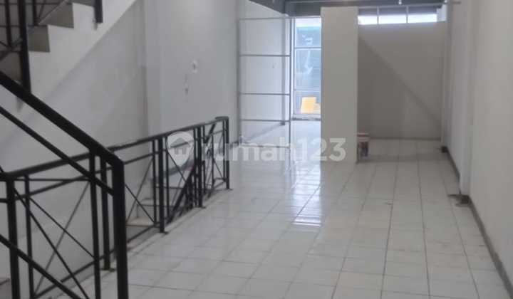 Shop for Rent South Jakarta 3 floors 225m²... Suitable for Office Clinic... 225 million (negotiable) Shop for Rent South Jakarta 3 floors 225m²... Suitable for Office Clinic... 225 million (negotiable)