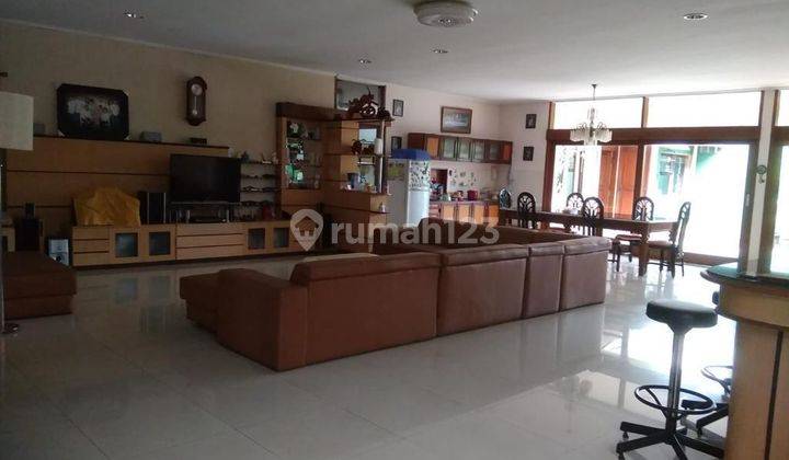 Rumah 4 Lantai Tubagus Ismail, Bandung