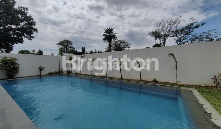 RUMAH MEWAH  DI LIPPO KARAWACI TANGERANG 2