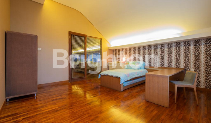 LUXURY HOUSE IN LIPPO KARAWACI GOLF ESTATE, TANGERANG 2