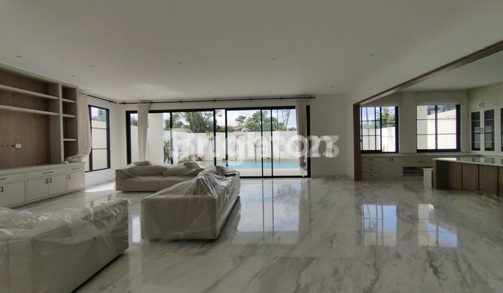 RUMAH MEWAH  DI LIPPO KARAWACI TANGERANG