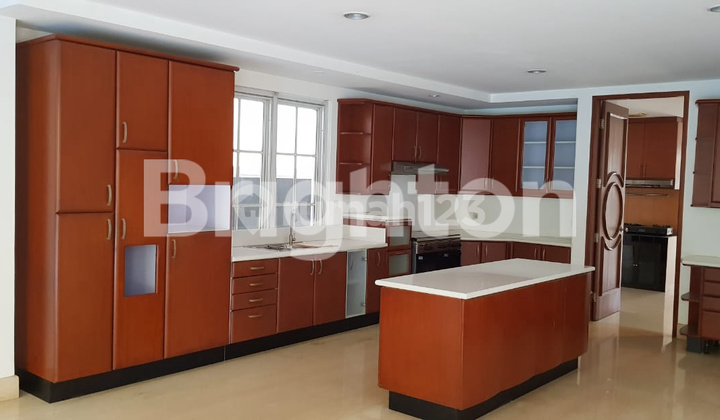 Luxury House Beverly Golf Garden Lippo Karawaci Tangerang 2