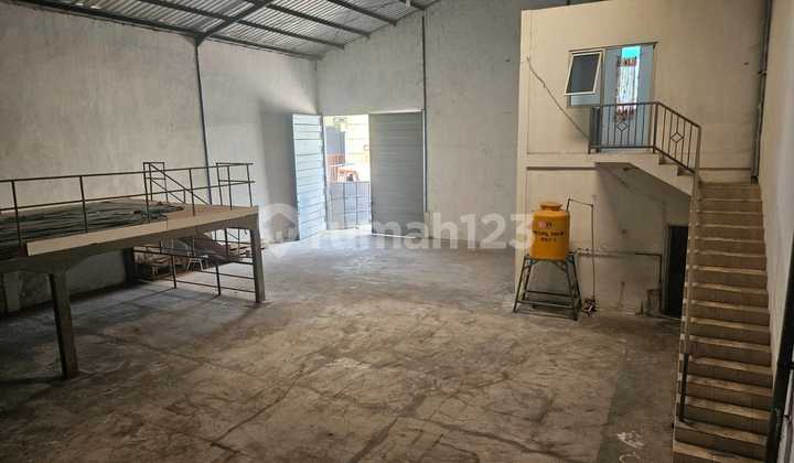 FOR MONTHLY RENT: Tambak Sawah Waru Sidoarjo Warehouse 13x22, with Mezzanine Second Floor, More Spacious Space, Container Access Available.