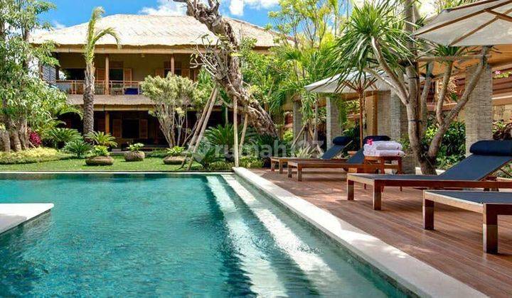 12 Luxurious Double Bedrooms Villa Close To The Beach At Oberoi Seminyak Bali 1