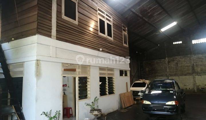 Lokasi Jalan Raya Akses Truk Besar Gudang Siap Pakai Barata Jaya Surabaya 1