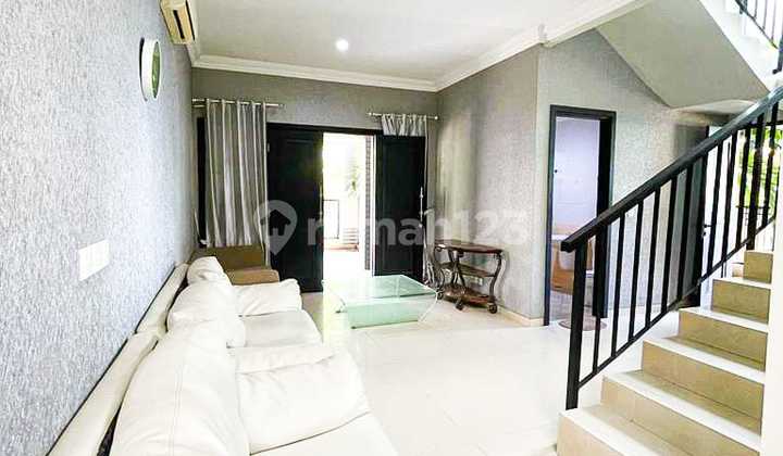 FLASH SALE Central Park House on Ahmad Yani Street, Surabaya, 203m², 2 Floors, SHM Certificate, Spacious Parking, Semi-Furnished, Behind East Java Regional Police. 2