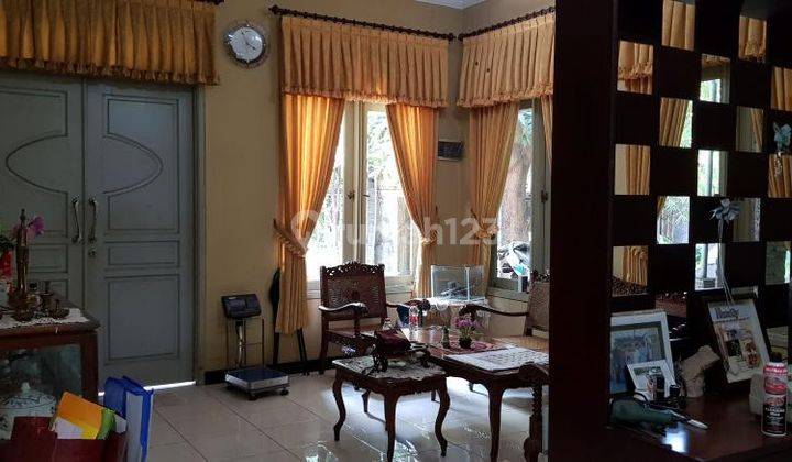 Asri Hijau Adem Rumah 2 Lantai Saronojiwo Surabaya 605m2 Banyak Pohon Bangunan Terawat 2