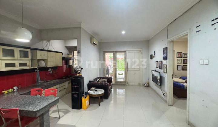 BELAKANG POLDA JATIM Rumah Central Park A. Yani Ketintang Surabaya 2 Lantai 8x16 SHM Terawat Siap Huni 2