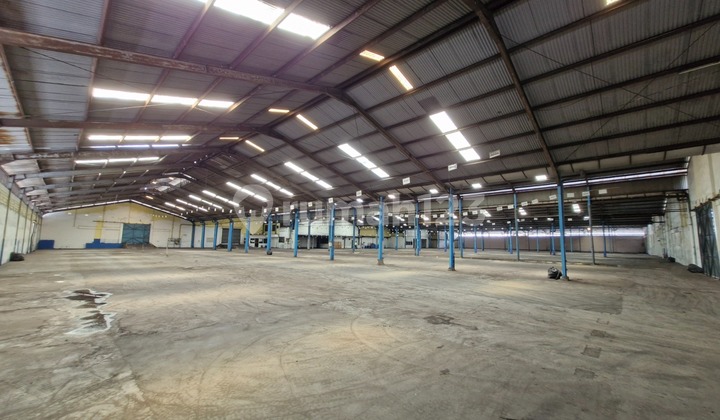 For Rent: Rungkut Industrial Warehouse Unit Ready Starting 800m2 with 2-Story Office Near Toll Access.