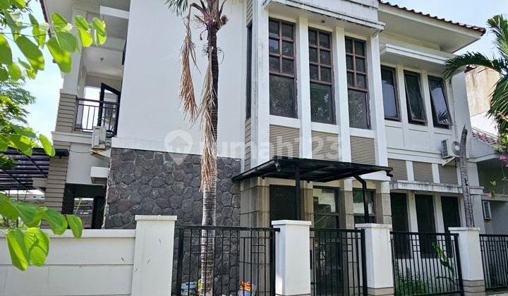 Central Park Ahmad Yani Surabaya House 155m2 Freehold Title 2 Floors Parking Hook Spacious Park 2