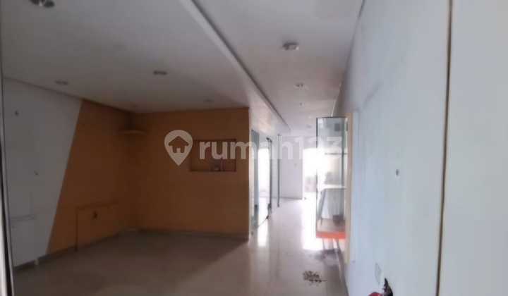 Wiyung Commercial Center For Rent, Wiyung Raya Shop House Surabaya, 3 Floors, Facing Main Road, Former Office. Wiyung Commercial Center For Rent, Wiyung Raya Shop House Surabaya, 3 Floors, Facing Main Road, Former Office.