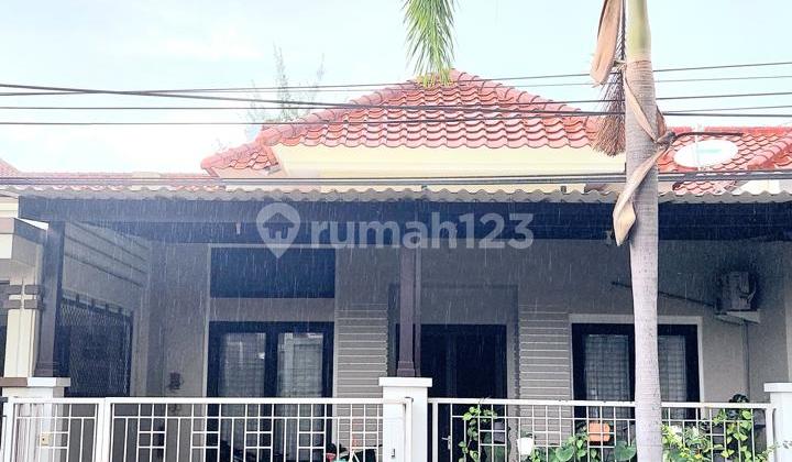 Central Park Ahmad Yani Surabaya House, Certificate of Ownership 8x19.5, 1.5-Story Building, Well-Maintained, Garden View. Central Park Ahmad Yani Surabaya House, Certificate of Ownership 8x19.5, 1.5-Story Building, Well-Maintained, Garden View.